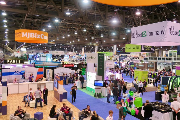 MjBizCon 2025: Meet the Vector Molds Team