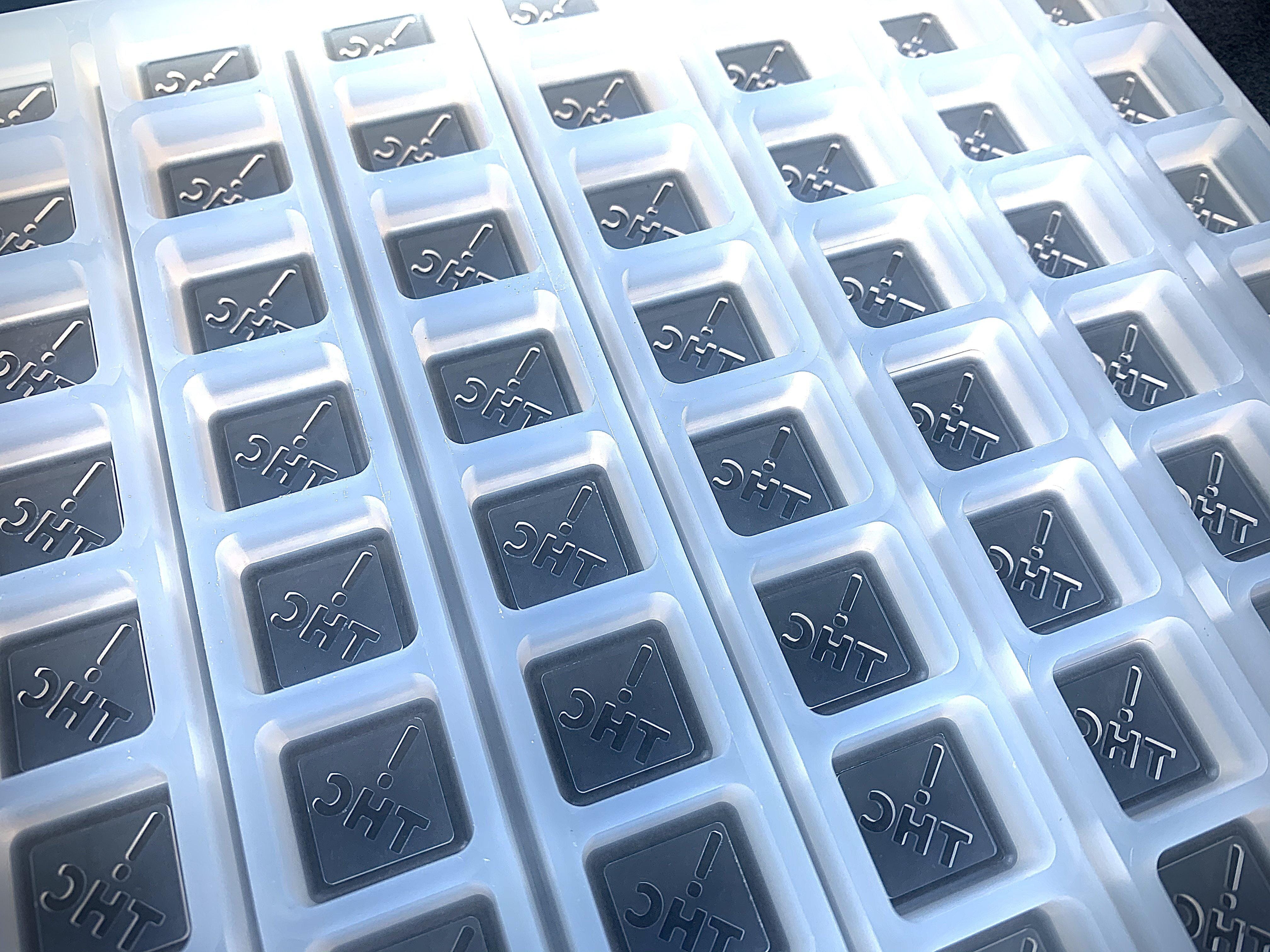 View of a 4 mL Colorado, Ohio, New Mexico, and Florida Compliant Symbol Gummy mold for Edibles perfect for Universal depositors. This precision, food grade silicone mold makes accurate doses with a state compliant symbol on top - Clear, close up detail.