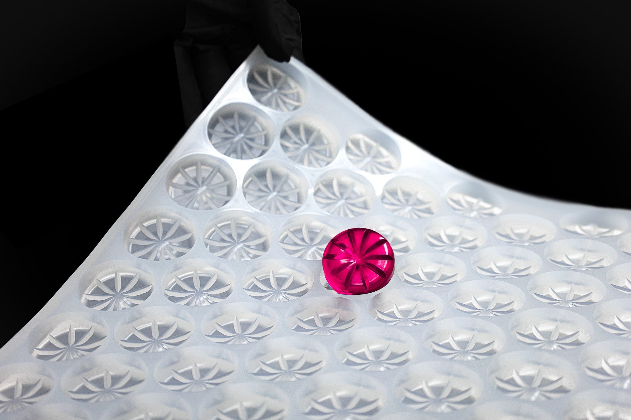 Large-volume platinum silicone molds for 6–10 mL gummy, protein confectionery, and commercial candy production